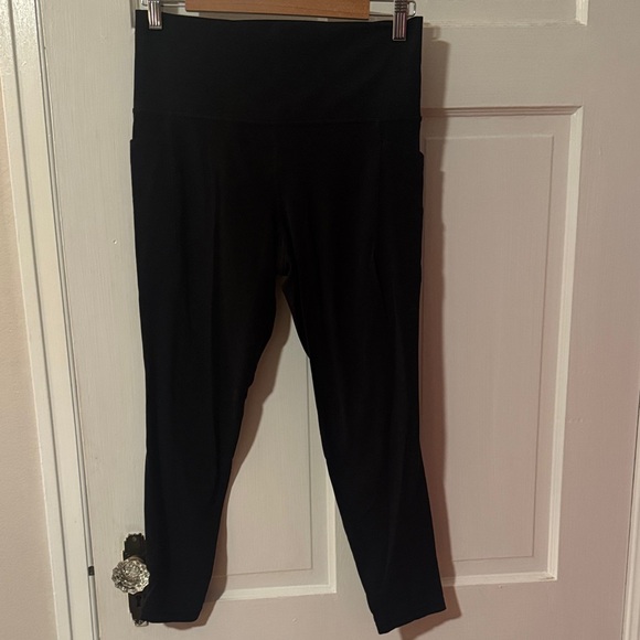 Athleta Pants - Athleta Salutation Stash High Rise 7/8 Legging Size Medium